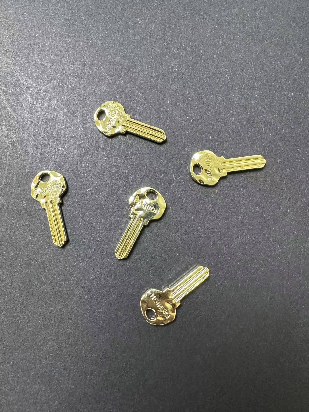 y2k goldener Schlüssel (Nicht zum Verkauf, nur zur Anzeige)